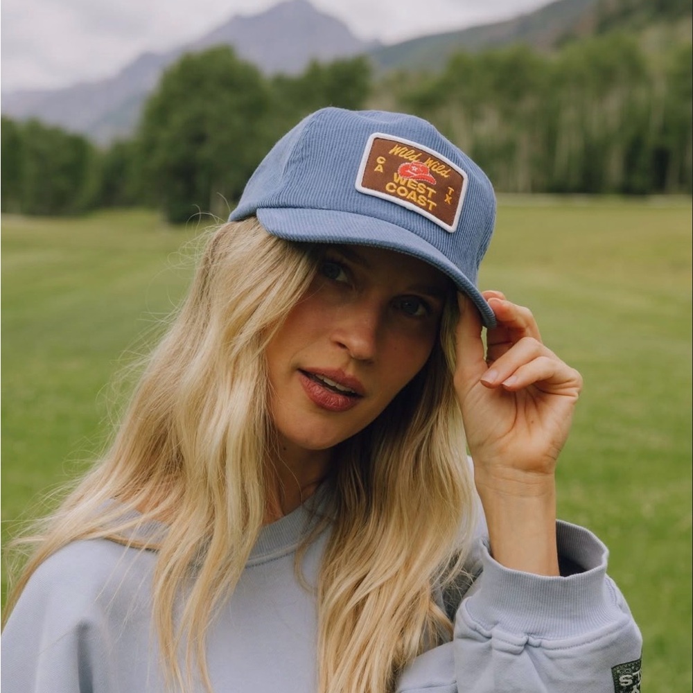 Daily drills!! Austin pop up hat unworn!! Blue with Wild West! Limited Edition